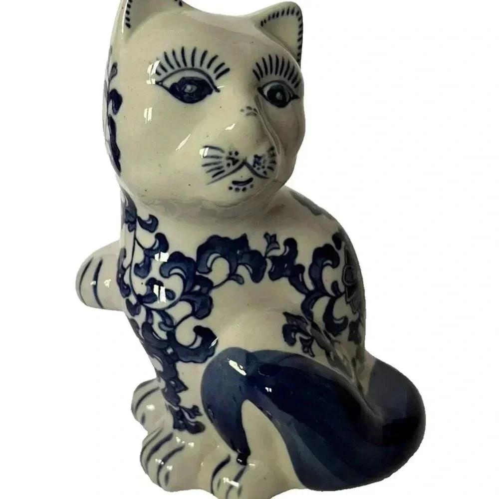 NEW Decorative Blue & White Floral 7.75